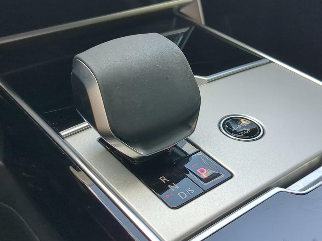 Thumbnail: 2025 Land Rover Range Rover - 34