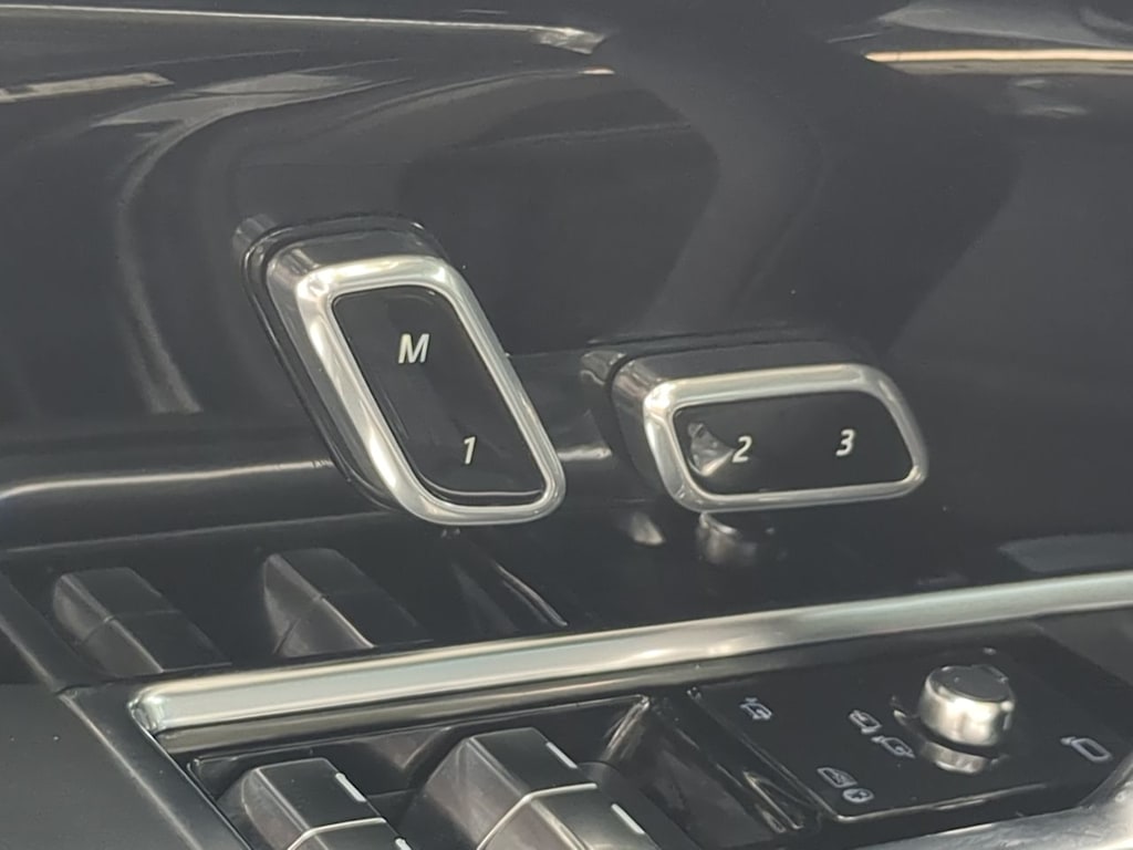 Thumbnail: 2025 Land Rover Range Rover - 25