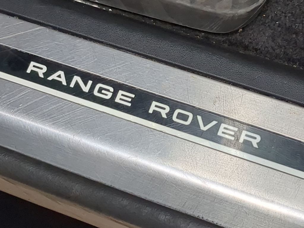 2023 Land Rover Range Rover SE 24