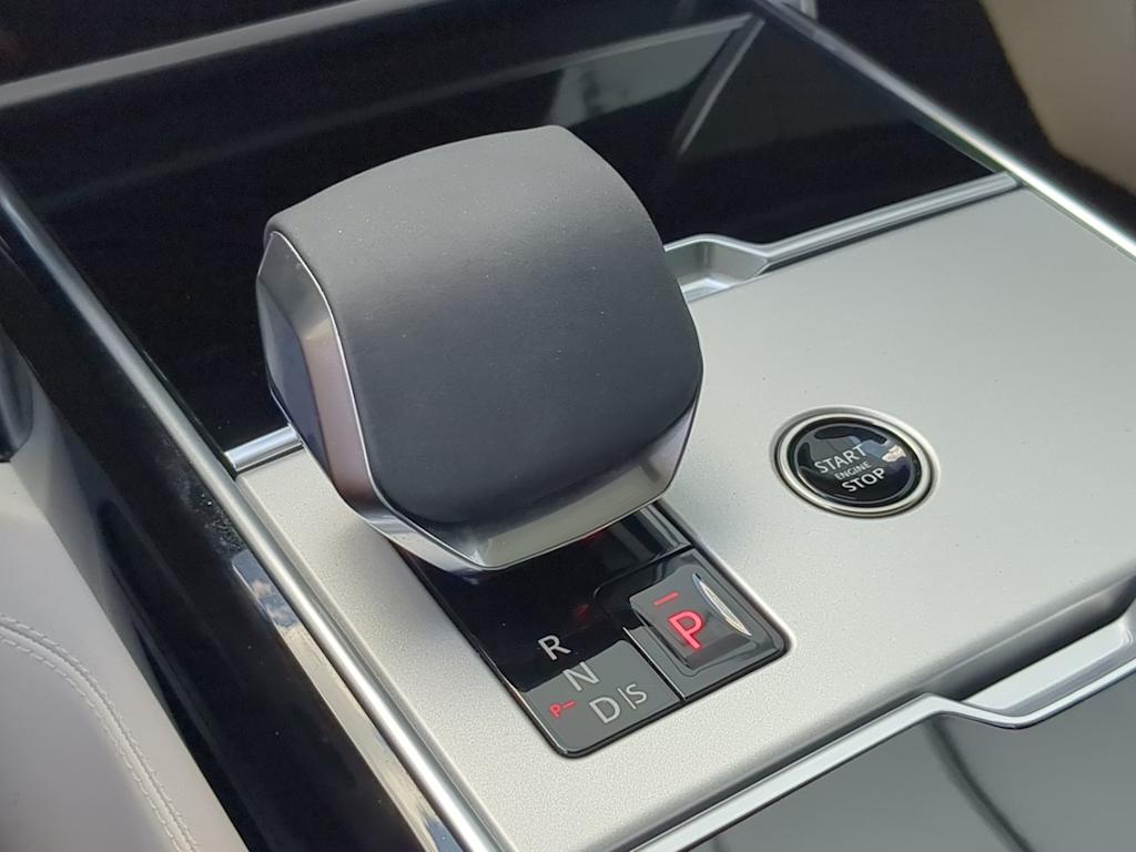 Thumbnail: 2024 Land Rover Range Rover - 15