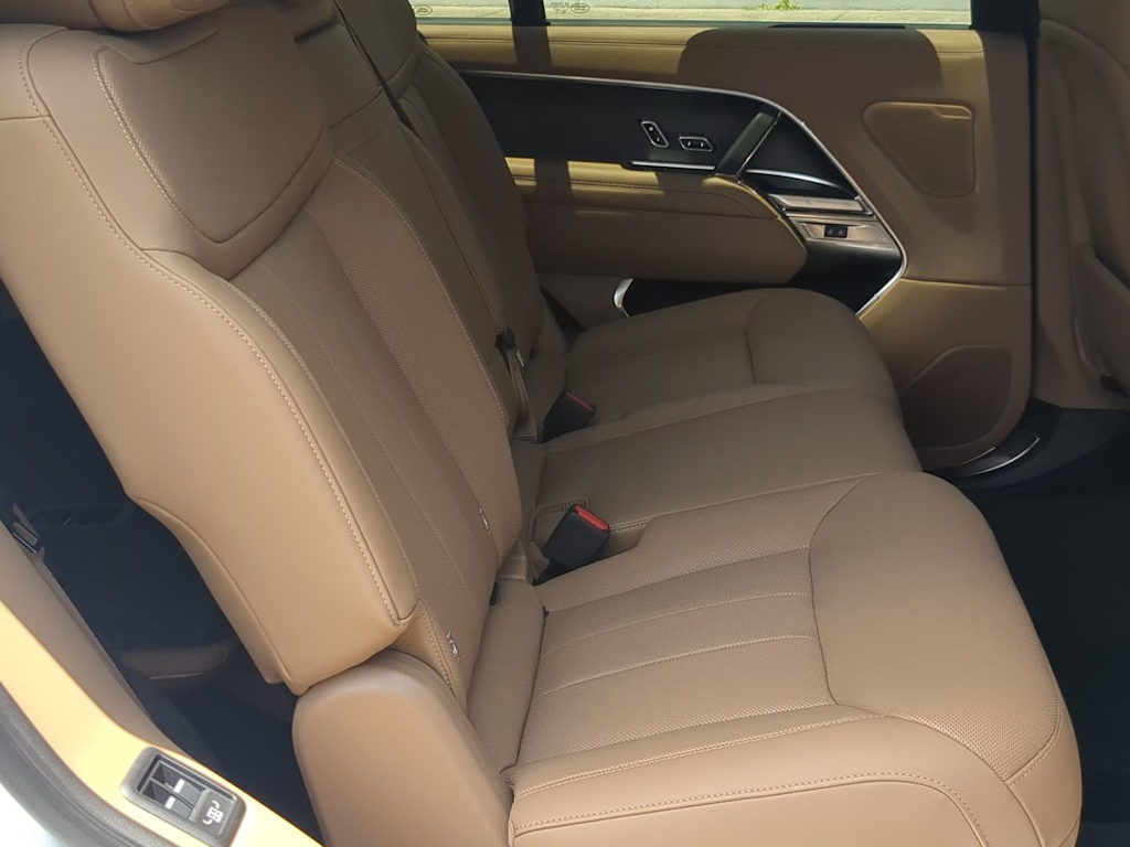 Thumbnail: 2026 Land Rover Range Rover - 10