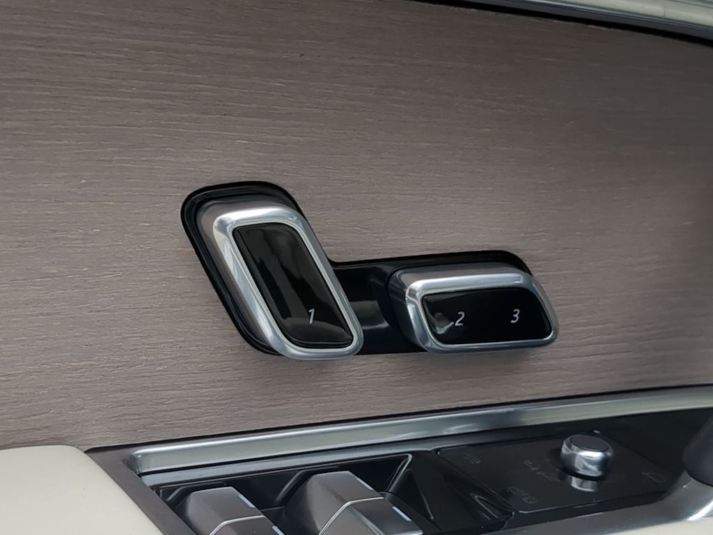 Thumbnail: 2025 Land Rover Range Rover - 25