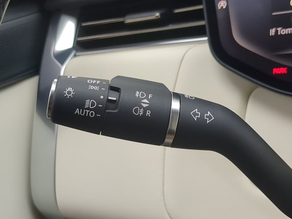 Thumbnail: 2025 Land Rover Range Rover - 33