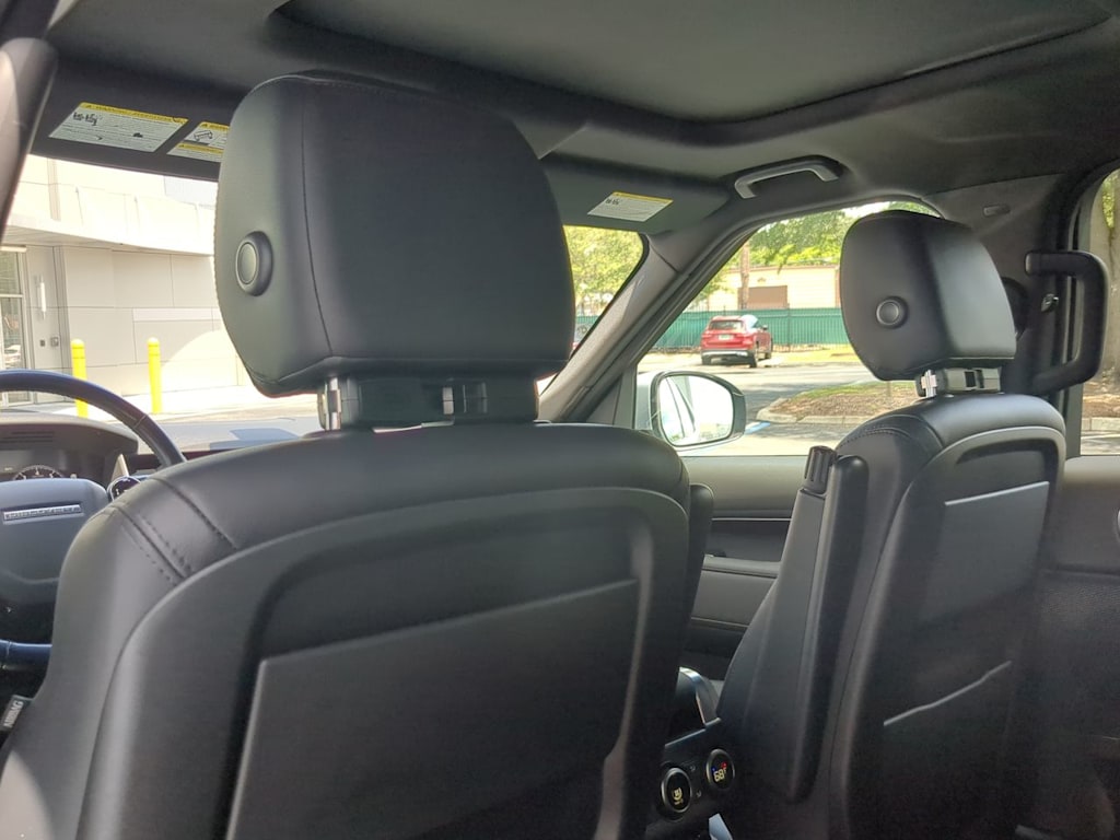 Thumbnail: 2020 Land Rover Discovery - 10