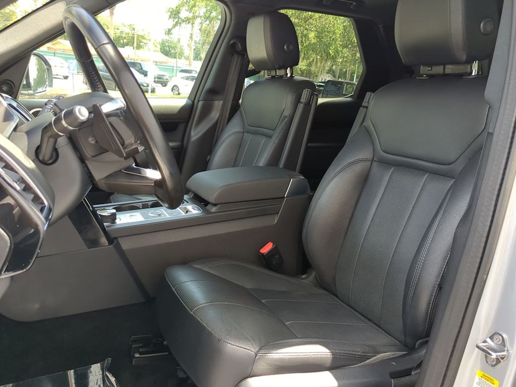 Thumbnail: 2020 Land Rover Discovery - 9