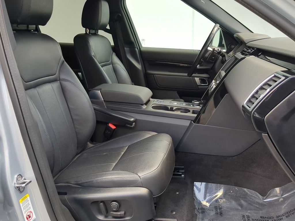 Thumbnail: 2020 Land Rover Discovery - 29