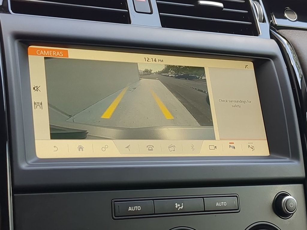 Thumbnail: 2020 Land Rover Discovery - 35