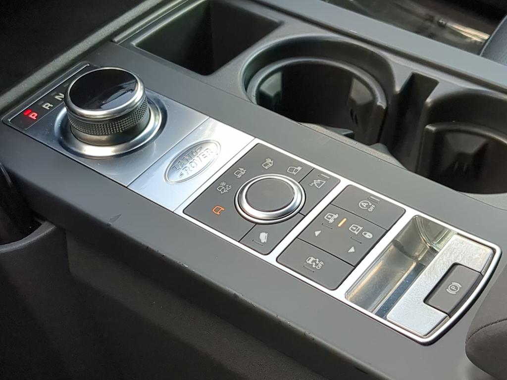 Thumbnail: 2020 Land Rover Discovery - 14