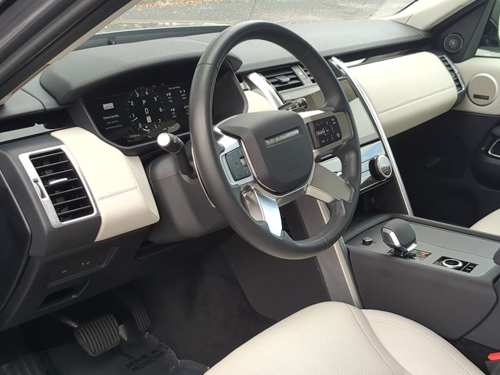 Thumbnail: 2025 Land Rover Discovery - 2