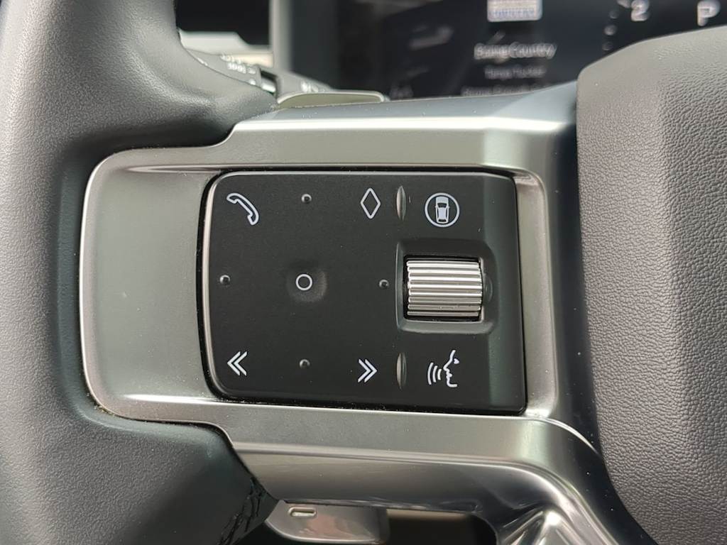 Thumbnail: 2025 Land Rover Discovery - 31