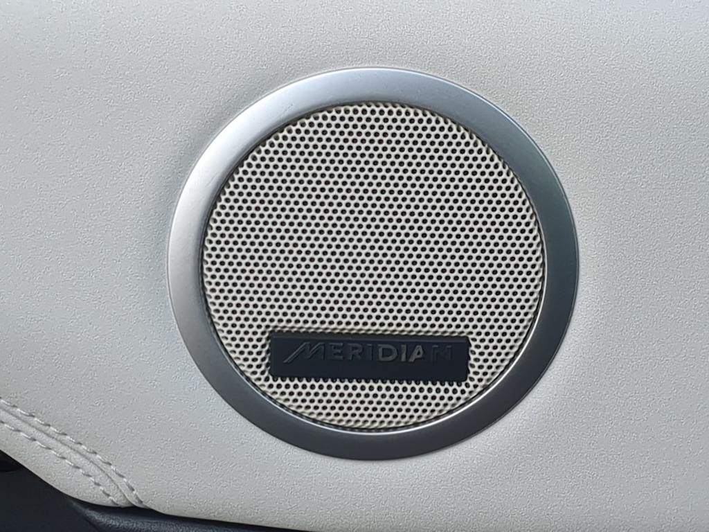 Thumbnail: 2025 Land Rover Discovery - 6