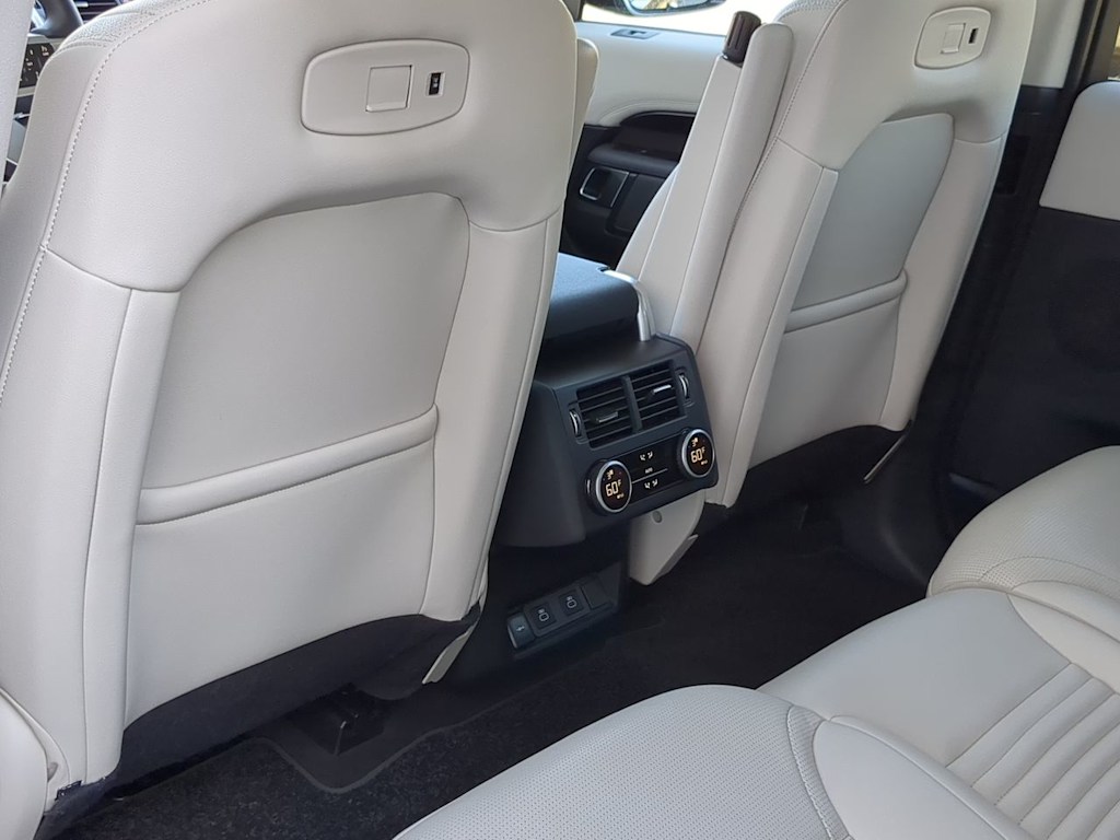 Thumbnail: 2025 Land Rover Discovery - 27