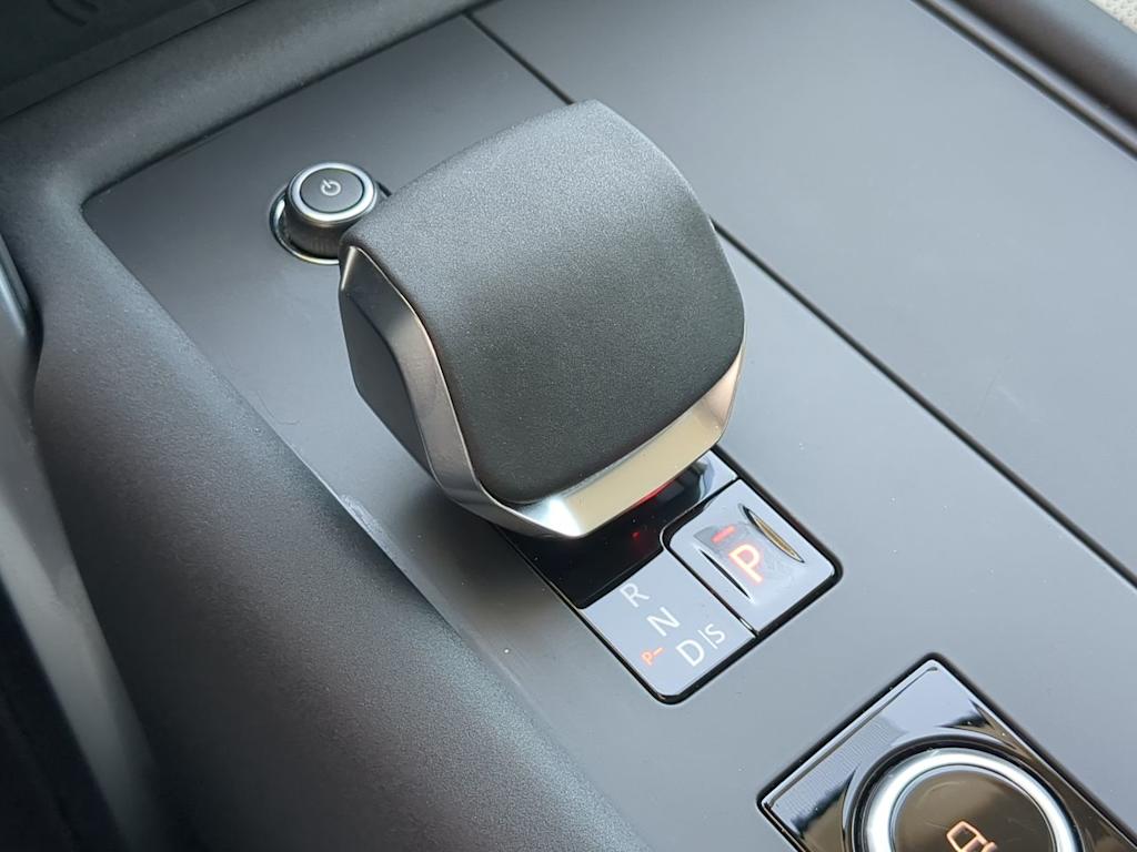 Thumbnail: 2025 Land Rover Discovery - 18