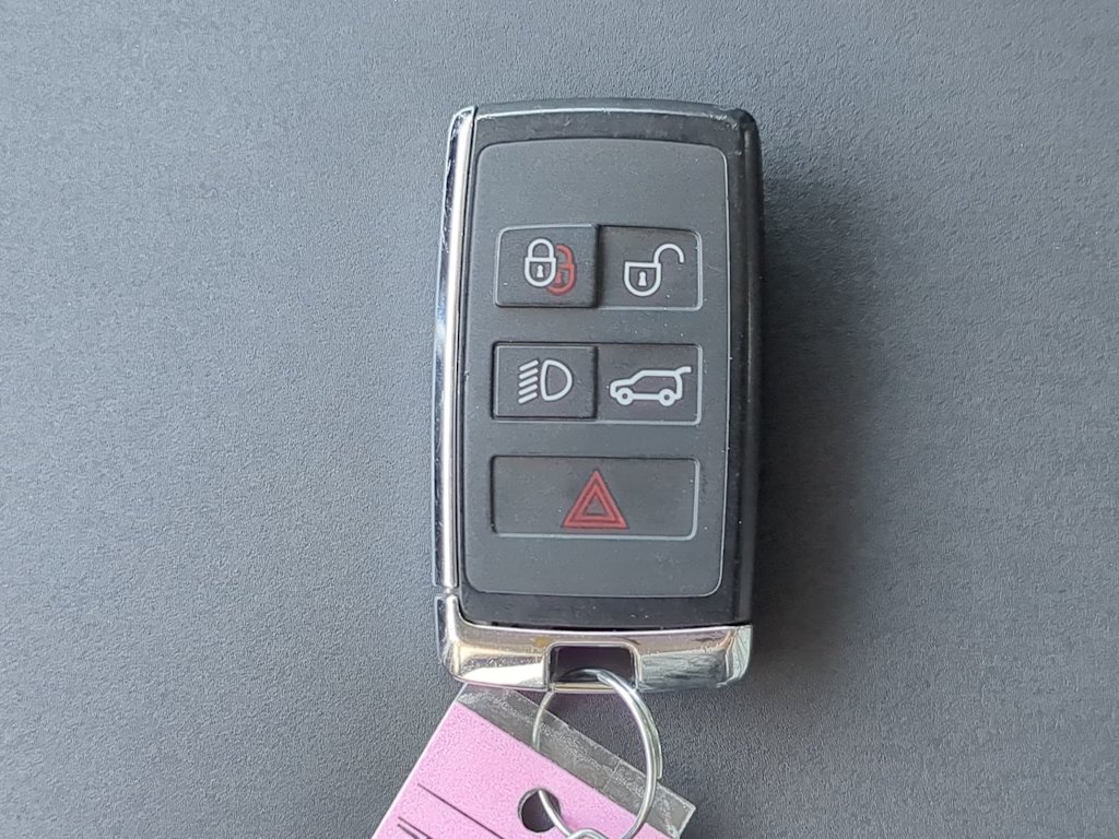 Thumbnail: 2025 Land Rover Discovery - 38