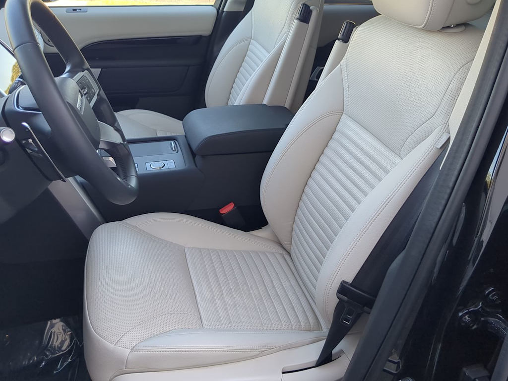 Thumbnail: 2025 Land Rover Discovery - 10