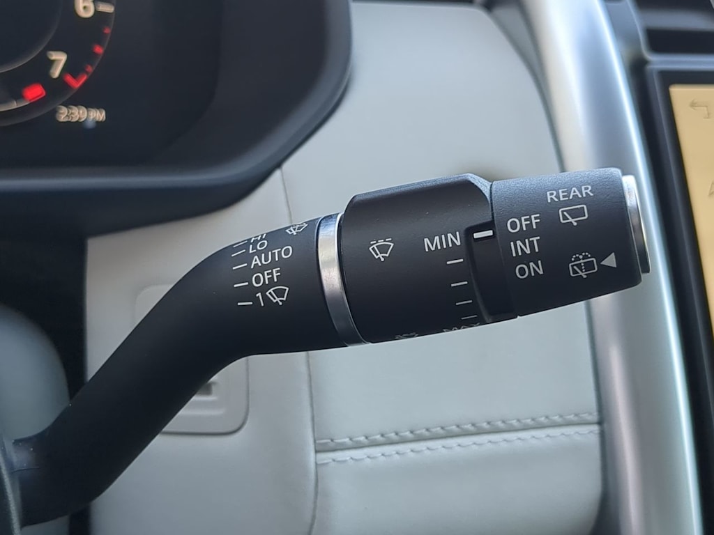 Thumbnail: 2025 Land Rover Discovery - 33