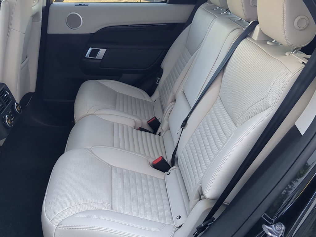 Thumbnail: 2025 Land Rover Discovery - 12