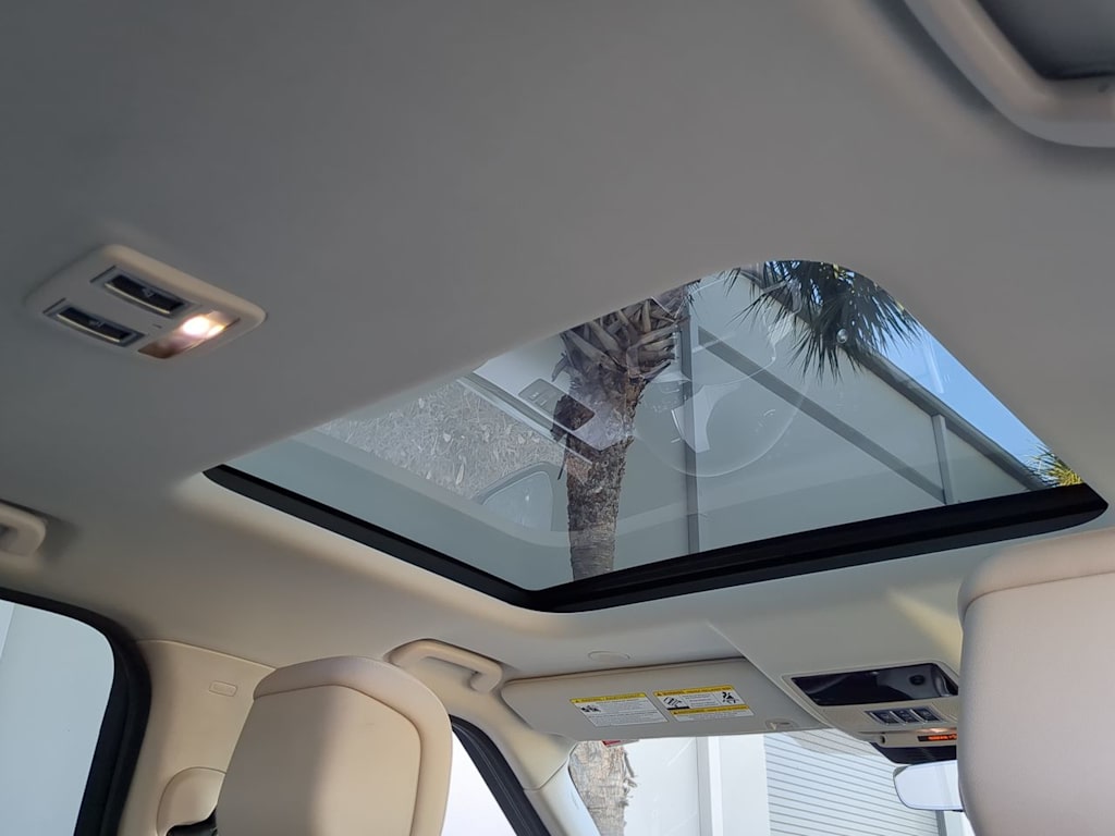 Thumbnail: 2025 Land Rover Discovery - 30