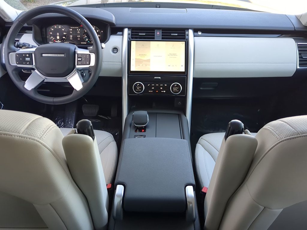 Thumbnail: 2025 Land Rover Discovery - 9