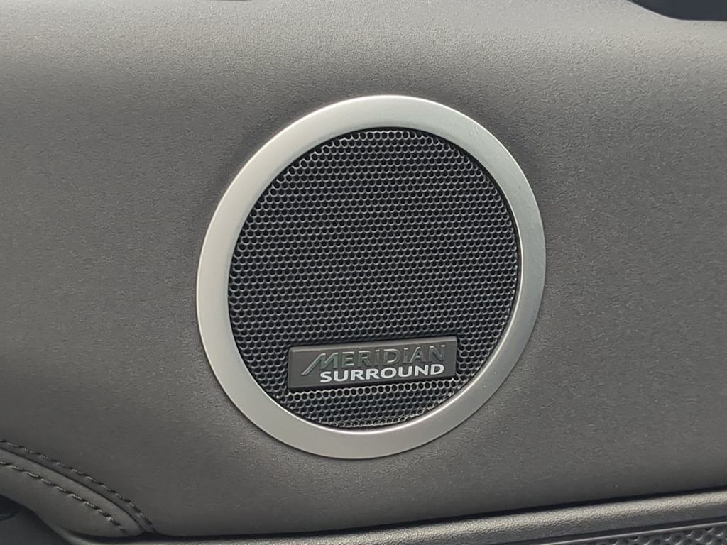 Thumbnail: 2025 Land Rover Discovery - 35