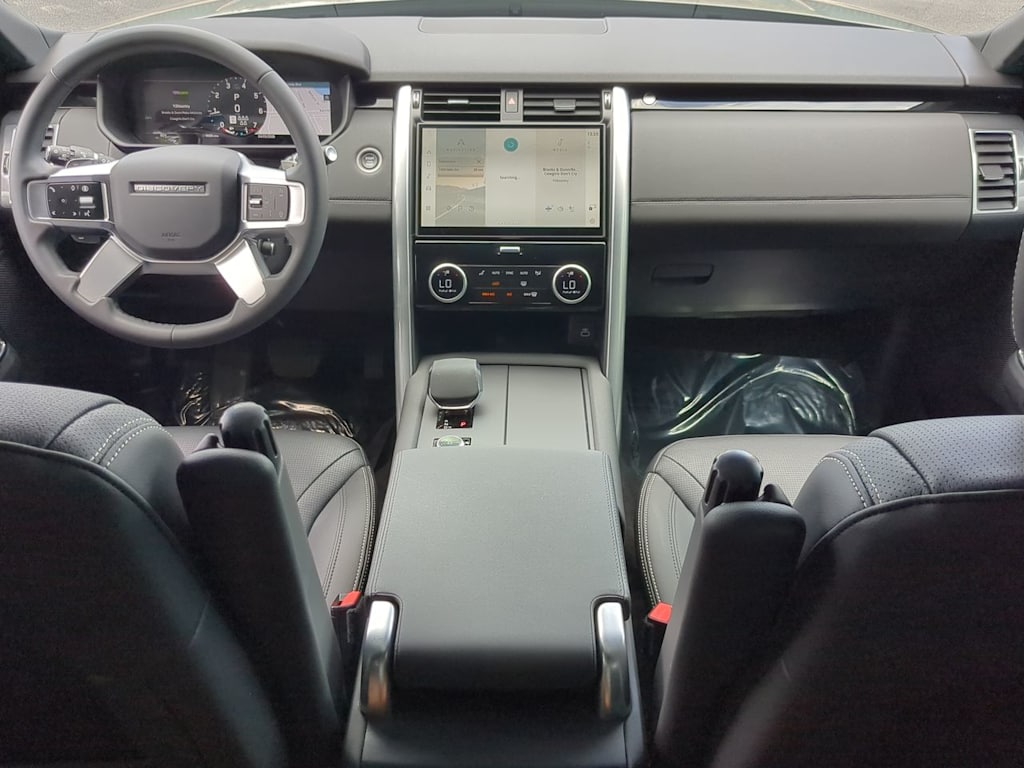Thumbnail: 2025 Land Rover Discovery - 9