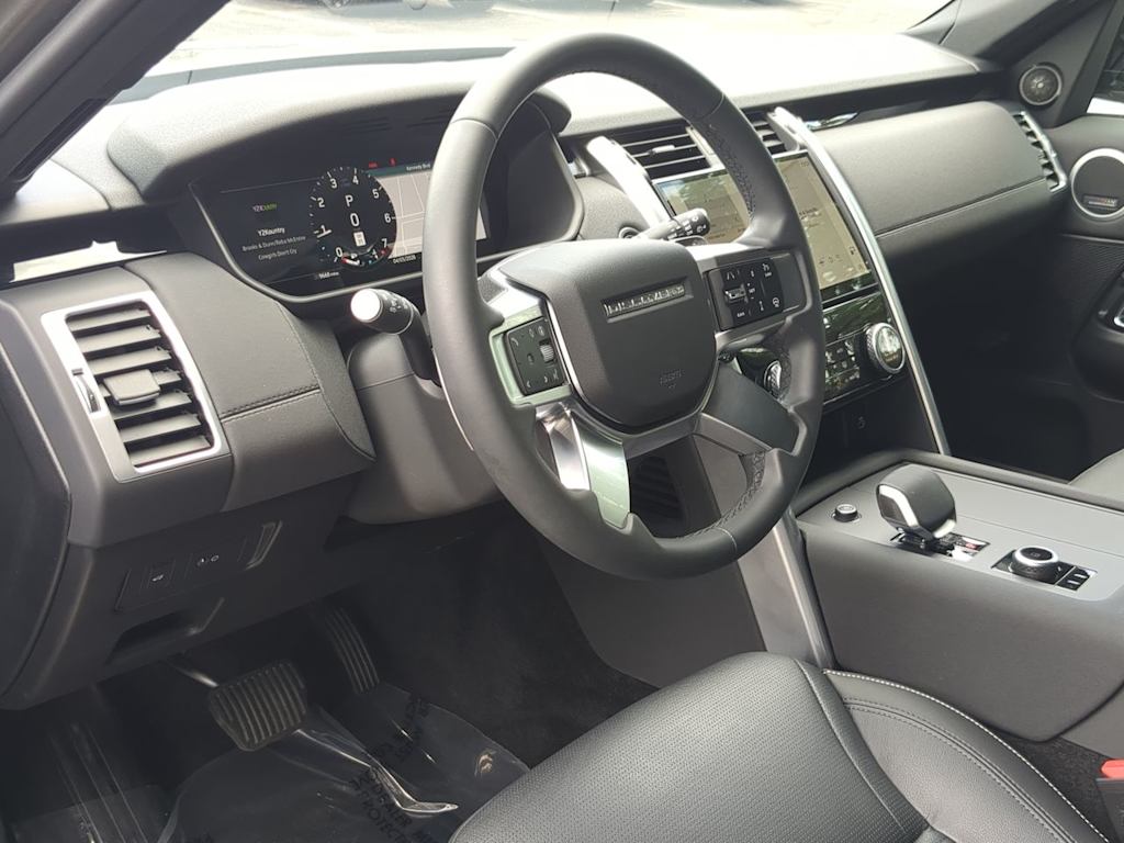 Thumbnail: 2025 Land Rover Discovery - 2