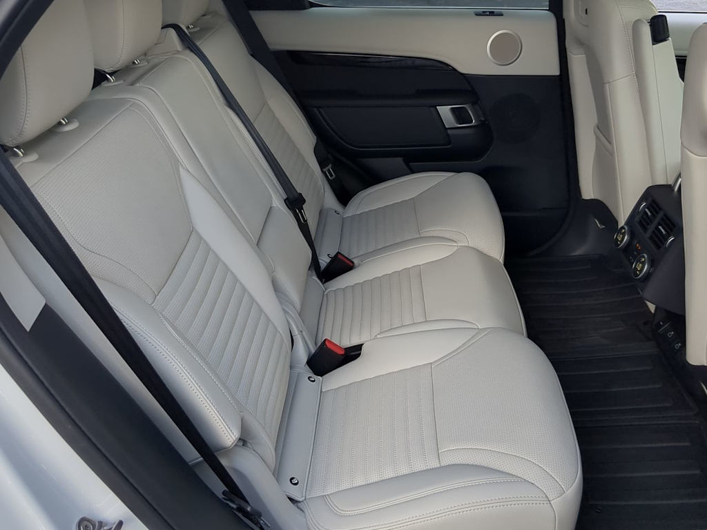 Thumbnail: 2025 Land Rover Discovery - 28