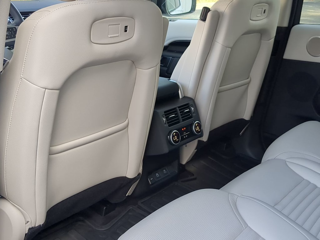 Thumbnail: 2025 Land Rover Discovery - 12