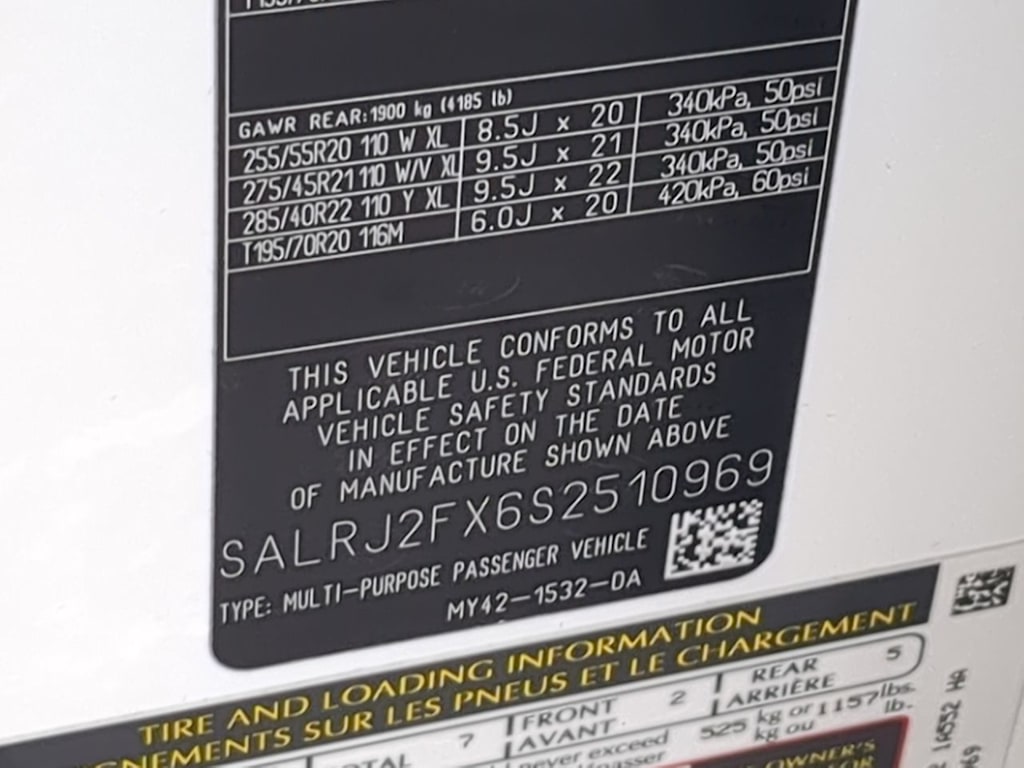Thumbnail: 2025 Land Rover Discovery - 18