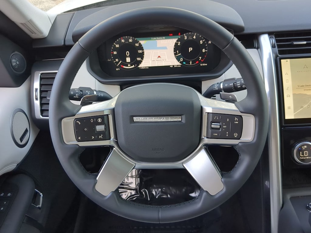Thumbnail: 2025 Land Rover Discovery - 13