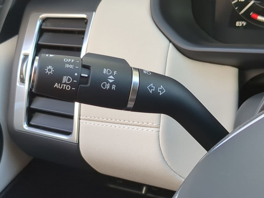 Thumbnail: 2025 Land Rover Discovery - 32