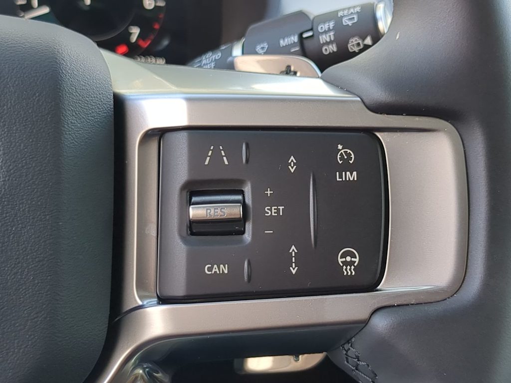 Thumbnail: 2025 Land Rover Discovery - 31