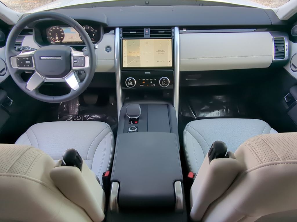 Thumbnail: 2025 Land Rover Discovery - 9