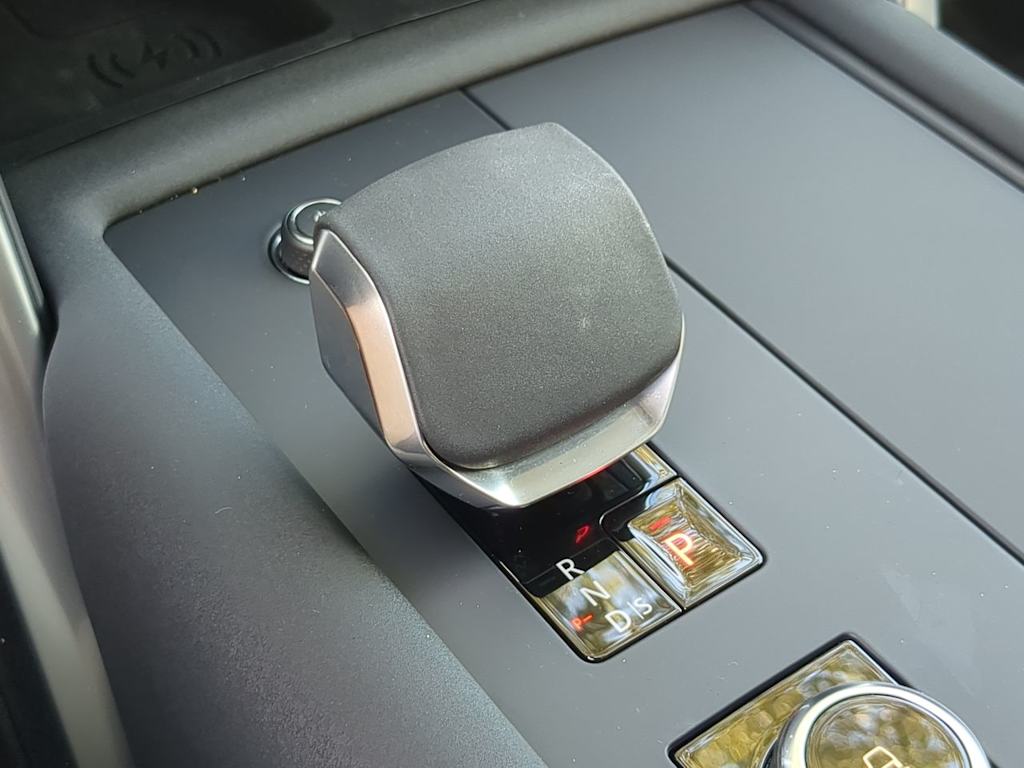 Thumbnail: 2025 Land Rover Discovery - 37