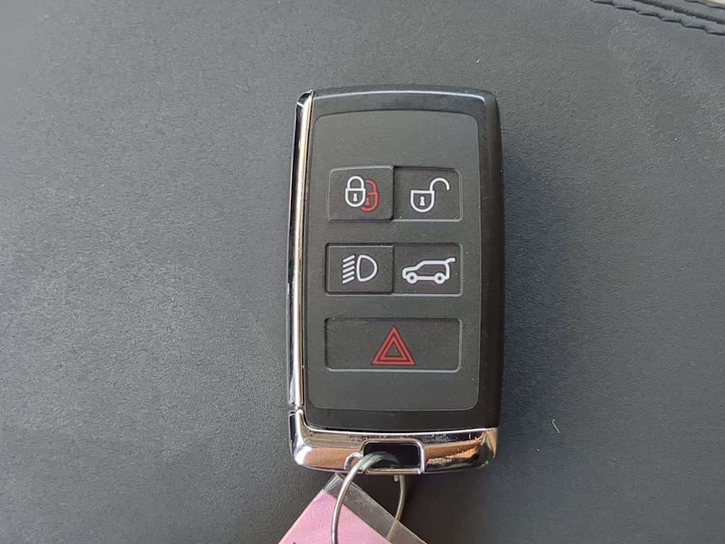 Thumbnail: 2025 Land Rover Discovery - 39