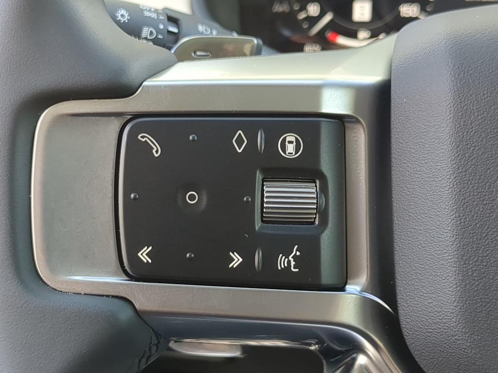 Thumbnail: 2025 Land Rover Discovery - 30