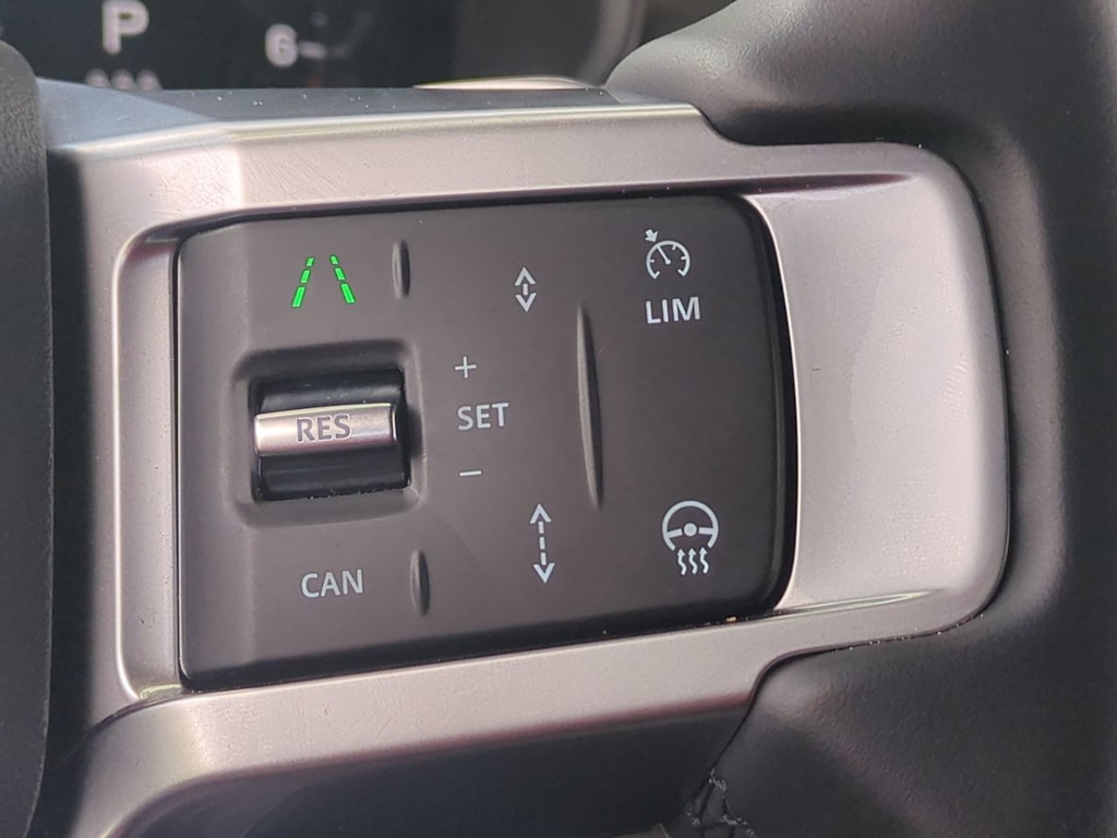 Thumbnail: 2025 Land Rover Discovery - 31