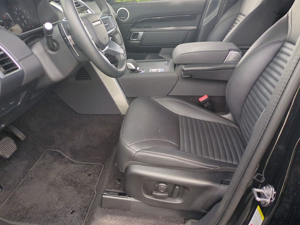 Thumbnail: 2025 Land Rover Discovery - 9