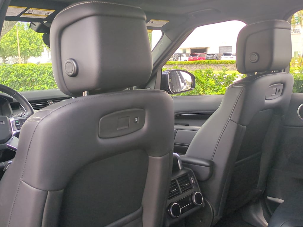 Thumbnail: 2025 Land Rover Discovery - 10