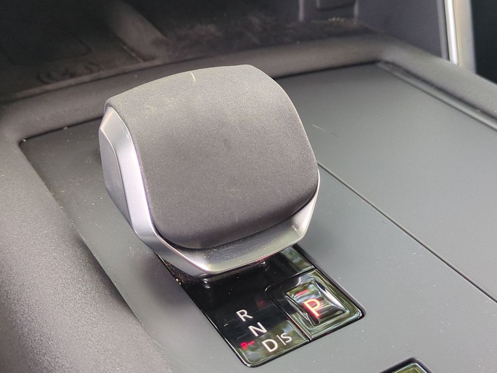 Thumbnail: 2025 Land Rover Discovery - 14