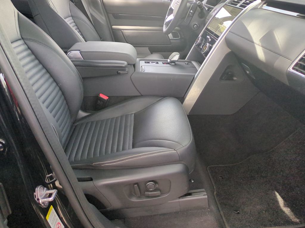 Thumbnail: 2025 Land Rover Discovery - 29