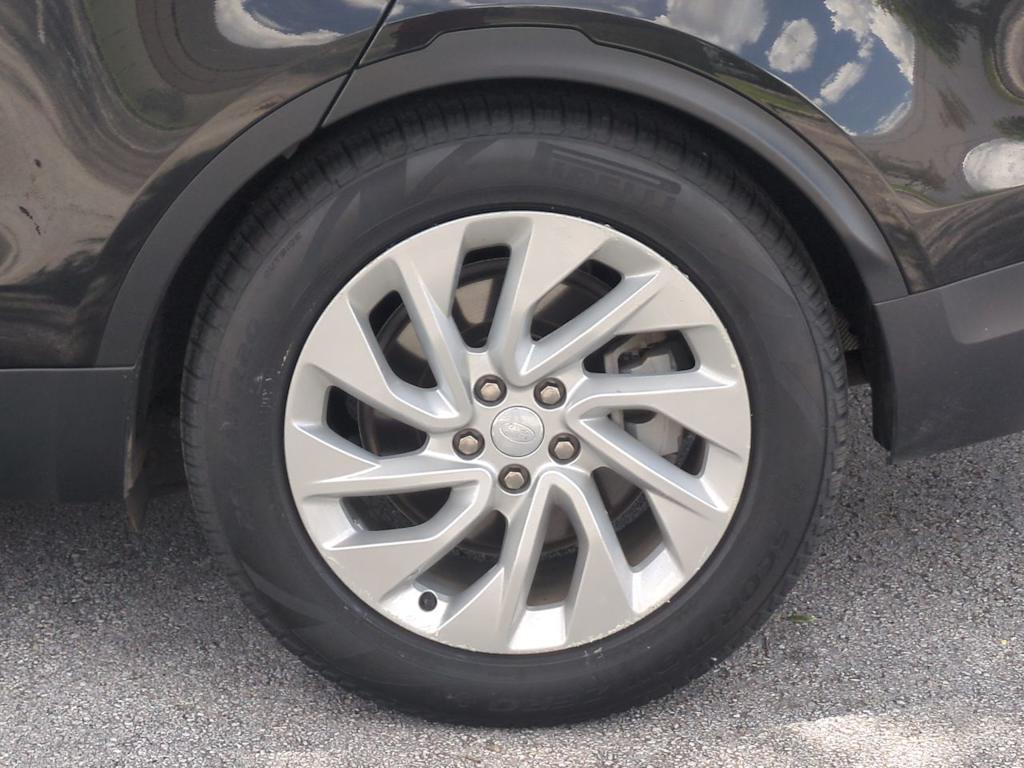 Thumbnail: 2025 Land Rover Discovery - 7