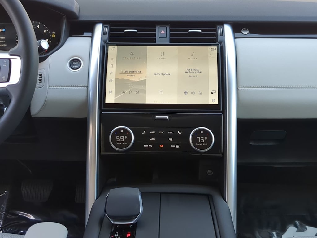 Thumbnail: 2025 Land Rover Discovery - 32