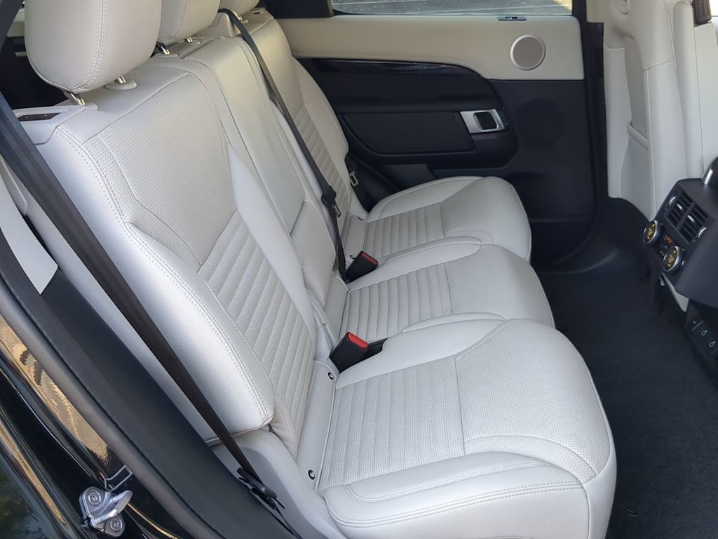 Thumbnail: 2025 Land Rover Discovery - 26