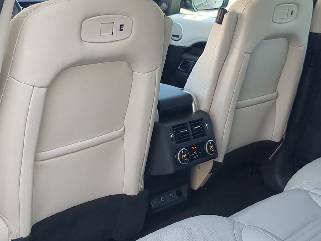 Thumbnail: 2025 Land Rover Discovery - 24