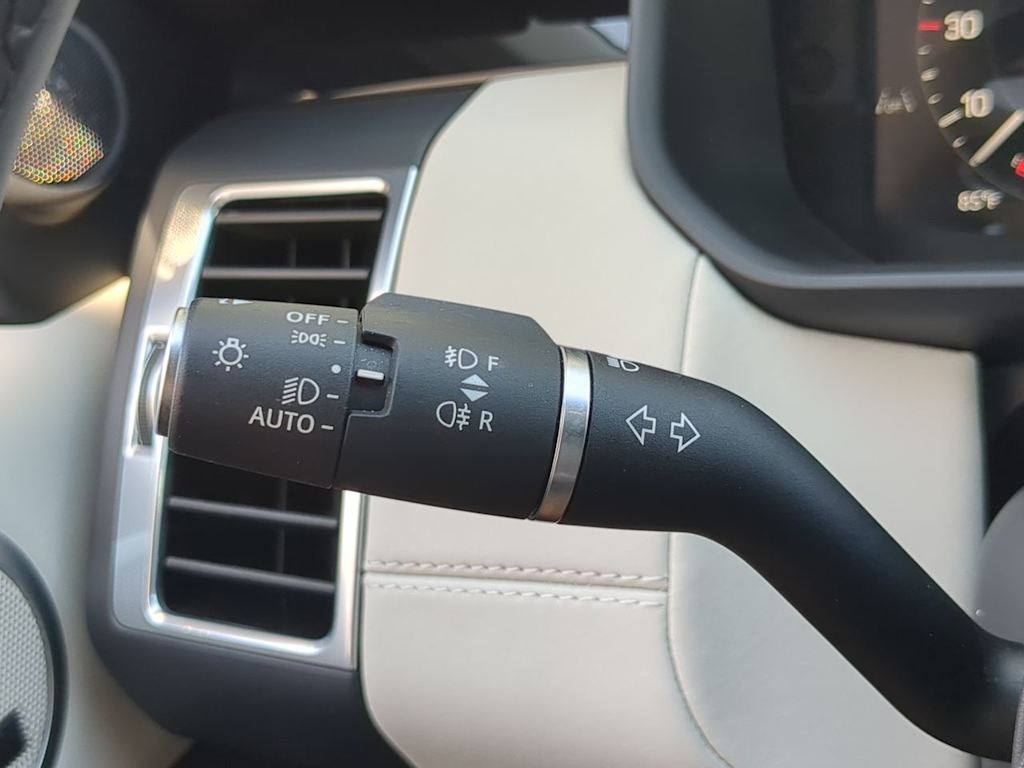 Thumbnail: 2025 Land Rover Discovery - 31