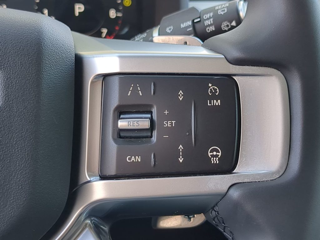 Thumbnail: 2025 Land Rover Discovery - 29