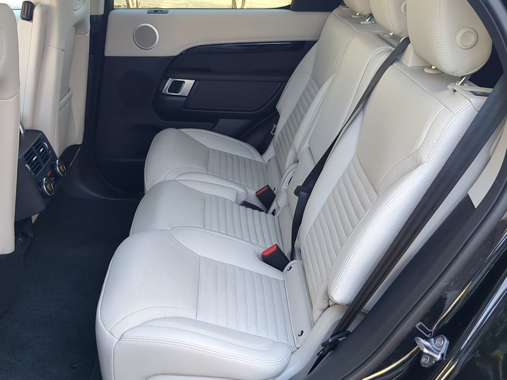 Thumbnail: 2025 Land Rover Discovery - 12