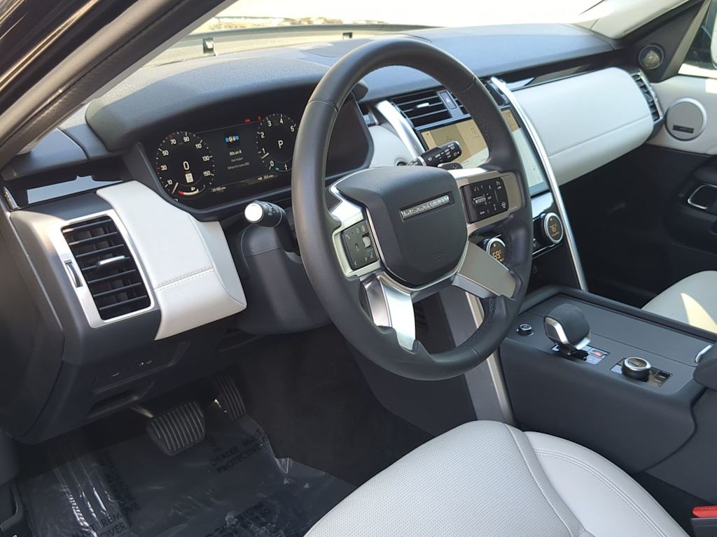 Thumbnail: 2025 Land Rover Discovery - 2