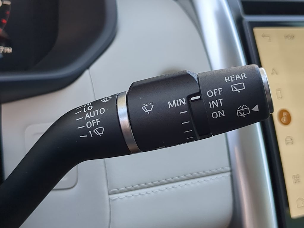 Thumbnail: 2025 Land Rover Discovery - 30